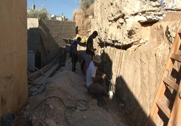 عائلة إسماعيل أنيس  تنجو من انهيار صخري على منزلها - أمون الشيخ - 25 - 7 - 2016