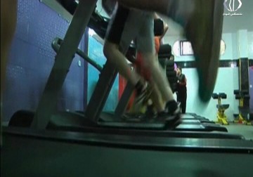 أهالي قطاع غزة يلجأوون إلى الشواطئ والأندية للترفيه عن أنفسهم - إسراء الخطيب - 29 -7 - 2016