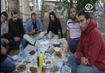 مائدة إفطار على دوار المنارة وسط  مدينة رام الله احتجاجا على ارتفاع الأسعار – 22 – 6 – 2015 – فاطمة عبد الجواد