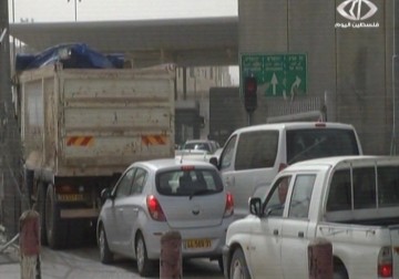 خطة حكومية لحل الأزمة المرورية على حاجز قلنديا والمواطنون في انتظار تنفيذها  - 11 – 2 – 2015 - رغدة عتمة