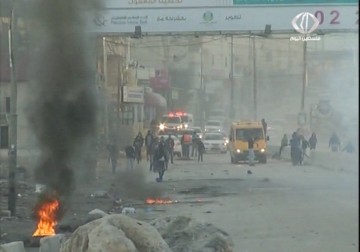 آليات الاحتلال تجرف أراضي المواطنين في قريتي كيسان وسعير  – 10 – 2 – 2015 – محمد المدهون