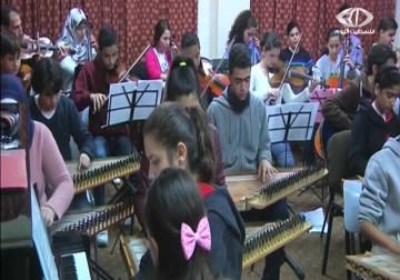 أطفال قطاع غزة يتعلمون الموسيقى للترفيه عن النفس - 1 - 1 - 2015 - هادي خزعل