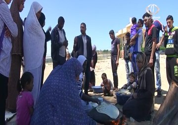 الاونروا تطرد عائلات مشردة في قطاع غزة من مراكز الايواء وتقطع عنهم الخدمات - 7 - 5 - 2015 - اكرم دلول