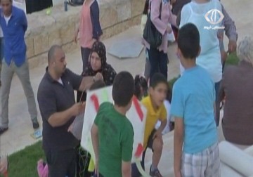 هات كتاب وخد كتاب وطـيـر طيارة بعلم فلسطين فعالية  تثقيفية للتشجيع  على المطالعة – 19 – 6 – 2015 – ولاء عايش