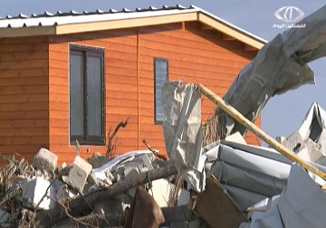 الكرفانات الخشبية حل مؤقت لمهجري العدوان في القرارة بخان يونس - 24 - 12 - 2014 - مثنى النجار