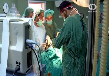 وفد طبي فرنسي يجري 15 عملية جراحية للمصابين خلال العدوان على قطاع غزة – 26 – 2 – 2015 – فاطمة عبد الجواد