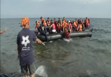 وزراء داخلية الاتحاد الأوروبي يصوتون لصاح خطة إعادة توزيع 120 ألفا من اللاجئين – 23 – 09 – 2015 – زياد أبو غزالة