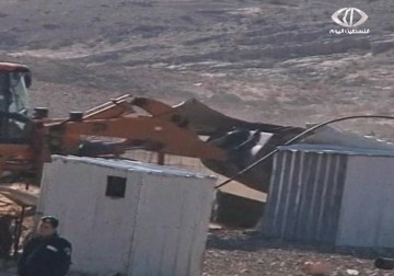 الاحتلال يهدم عدة منازل وجزء كبير من مسجد الراشدين – 17 – 12 – 2014 – امتثال هنداوي