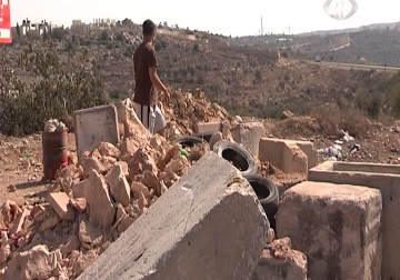 قوات الاحتلال تغلق مدخلين رئيسيين لبلدة سلواد ومدخل ثالث لطريق زراعي - 17 - 10 - 2015 - جهاد بركات