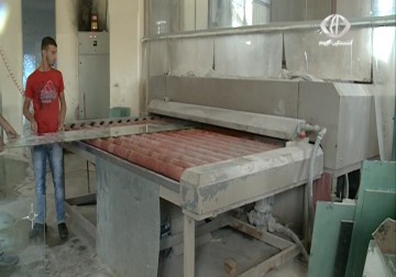 شركة شويكي الصناعية التجارية في الخليل تنجح في تصنيع زجاج مضاد للرصاص -  30 - 6 - 2015 - فداء نصر