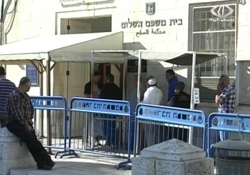 الاحتلال يواصل عزل 22 أسيرا في ظروف معيشية صعبة - 1 – 2 – 2015 – محمد عبد الحليم