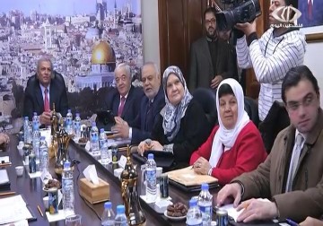 نقابة موظفي غزة ترفض حلول الحكومة بشأن استيعابهم وفق حاجة المؤسسات - 30 - 12 - 2014 - يوسف أبو كويك