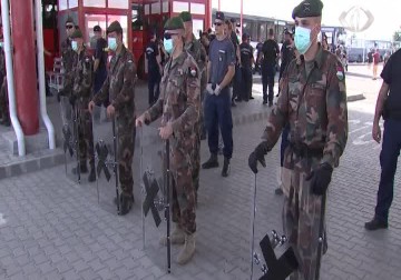 المجر تحتجز 40 شرطيا كرواتيا على متن قطار يقل لاجئين – 19 – 9 – 2015 – جلال قبطان