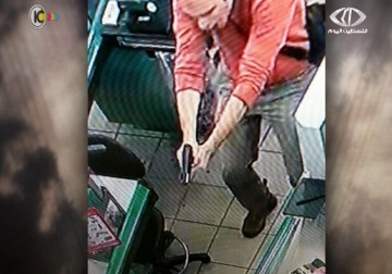 إصابة مستوطنين بعملية طعن نفذها مقدسي قرب مستوطنة ميشور أدوميم شرقي القدس المحتلة – 3 – 12 – 2014 – ناصر ستة