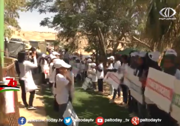 تقرير | أطفال تجمع الخان الأحمر ينظمون وقفة ضد قرار الاحتلال هدم مدرستهم 