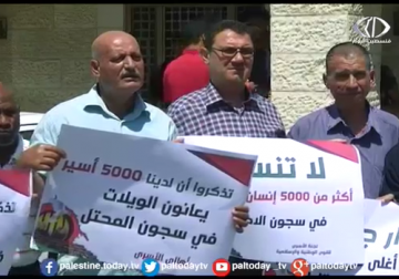 تقرير | الفصائل الفلسطينية تحتج على لقاء مسؤولين أوروبيين بوالدة جندي إسرائيلي 