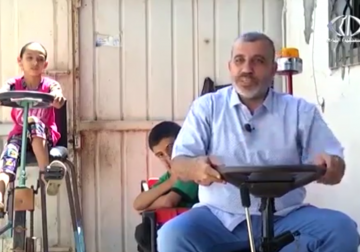 تقرير| عمر المعصوابي يصمم مركبة كهربائية في غزة باستعمال مواد مهملة 