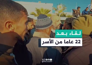 22 عامًا من الغياب تُختصر في لحظة لقاء الأسير جمال أبو هداف بابنه بعد تحرره في صفقة طوفان الأحرار