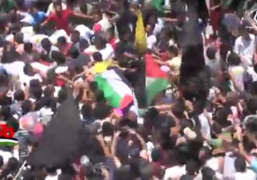 تقرير| الآلاف يشاركون في تشييع جثمان الشهيدة المسعفة رزان النجار