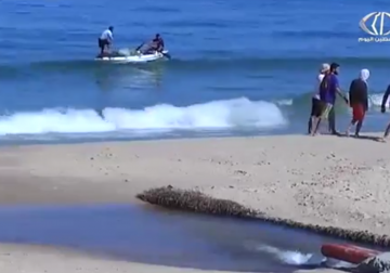 تقرير| تلوث شاطئ البحر يدفع المواطنين إلى المسابح الخاصة