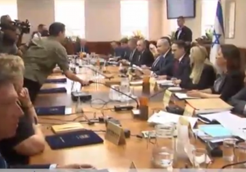 تقرير| تخبط إسرائيلي حول شن عملية عسكرية على غزة رداً على الطائرات الورقية 