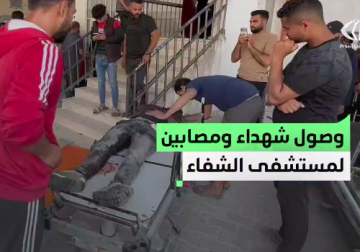 وصول شـ.ـهداء وجرحى إلى مستشفى الشفاء بعد غارة إسرائيلية استهدفت مركبة بمدينة غزة