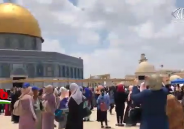 تقرير| توافد الآلاف لإقامة صلاة الجمعة الثالثة من شهر رمضان في المسجد الأقصى 