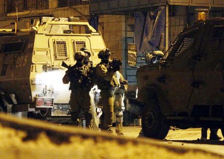 الضفة الغربية... الاحتلال يعتقل 11 مواطنا