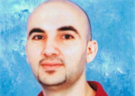 الأسير متعب يدخل عامه ال 15 في الإعتقال