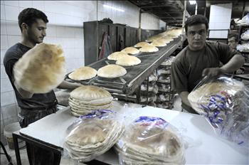  الكشف عن تلاعب بعملية توزيع حصص الطحين على الافران في لبنان