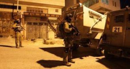 القدس.. الاحتلال يعتقل 5 مواطنين عقب محاصرة مسجد بحزما