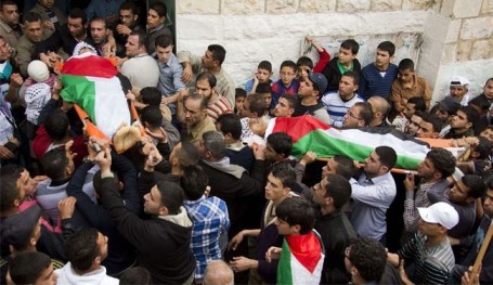 أهالي القدس يشيعون شهيدين من جرحى قطاع غزة