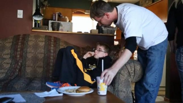 طفل أميركي لا يشعر بالجوع والعطش...!!