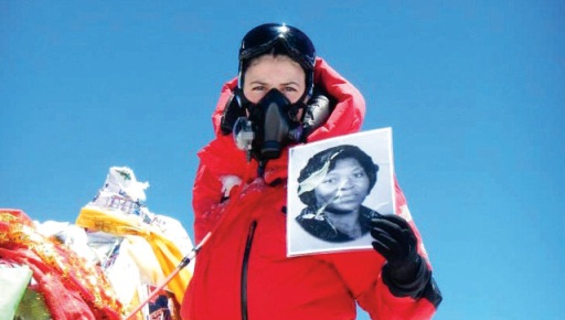 أول من تتسلق قمة إيفرست فى 2014 صينية