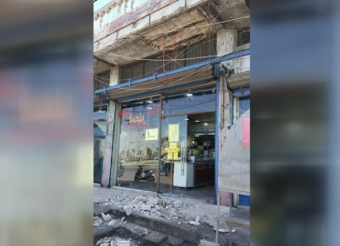 انهيار شرفة منزل في مخيم البص