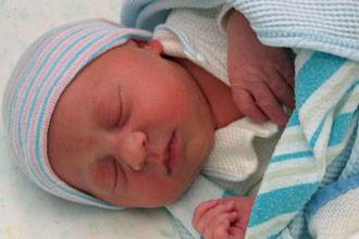 ابنة الـ12 عاماً تضع مولودها الأول في بريطانيا 