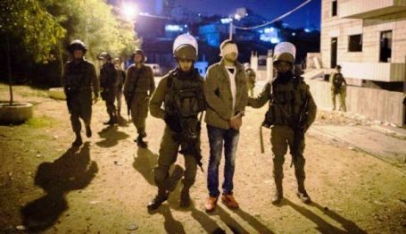 القدس.. الاحتلال يعتقل 5 شبان من مخيم قلنديا