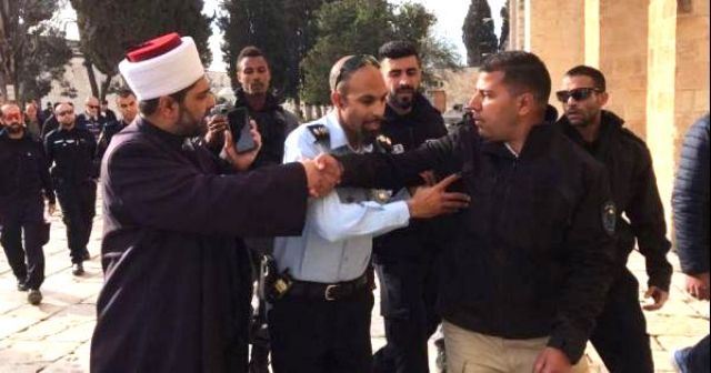 قوات الاحتلال تصعد اعتداءاتها ضد حراس المسجد الأقصى