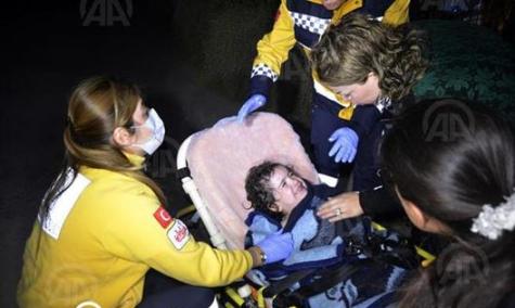 خفر السواحل التركي ينقذ 3 مهاجرين بينهم طفل 