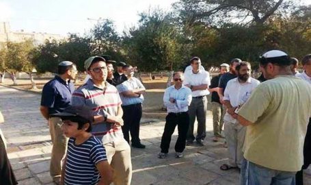 مستوطنون يقتحمون باحات الاقصى المبارك