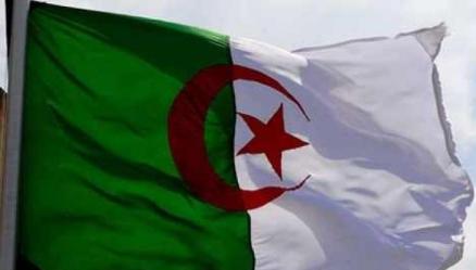 الجزائر تعلن موافقة أطراف الأزمة بمالي على مشروع تمهيدي للسلام