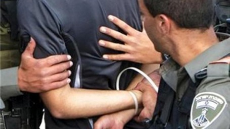 الاحتلال يعتقل شابا في القدس بذريعة حيازته سكين