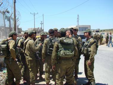 قوات الاحتلال تعتقل مواطنا من قرية الناصرية 