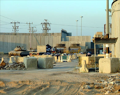 الاحتلال يعتقل عددا من رجال الأعمال الفلسطينيين