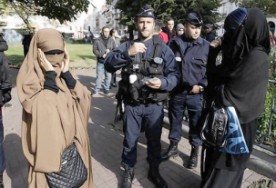 المحكمة الأوروبية تصادق على قرار فرنسا بحظر النقاب 