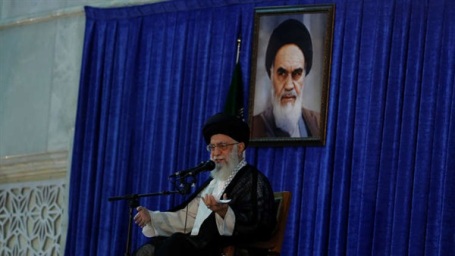 ايران... السيد خامنئي يتوعد واشنطن برد حازم