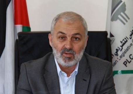 الغول يطالب عباس بالرحيل