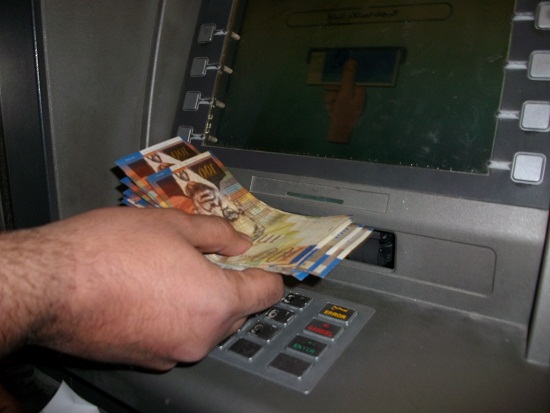 المالية: صرف ثلث راتب للموظفين العموميين بمناسة عيد الأضحى