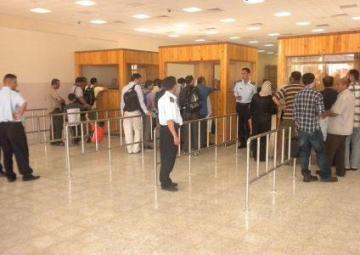 55 ألف مسافر عبر معبر الكرامة