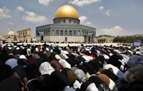 300 مواطن من غزة يتوجهون للصلاة في الأقصى
